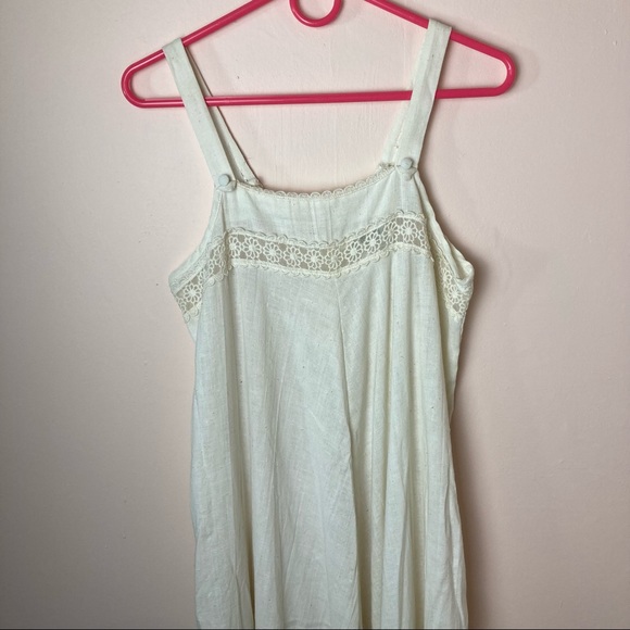 Cream linen vintage prairie sundress/nightgown - Picture 4 of 6